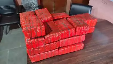 सोनबरसा: भूतही सड़क किनारे लावारिस हालत में खड़ी हरियाणा नंबर की कार से 75 किलो गांजा बरामद