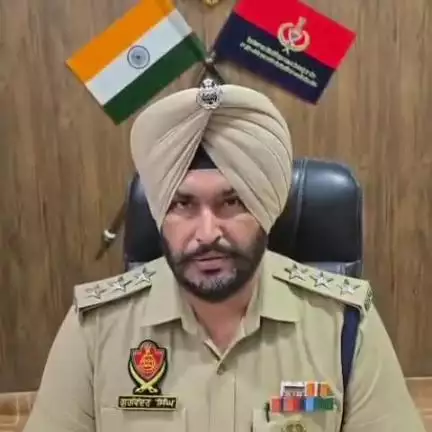 ਅੰਮ੍ਰਿਤਸਰ 2: ਥਾਣਾ ਅਜਨਾਲਾ ਦੇ ਵਿੱਚ ਇੱਕ ਵਿਅਕਤੀ ਨੂੰ ਪੁਲਿਸ ਨੇ ਇੱਕ ਕਿੱਲੋ 227 ਗ੍ਰਾਮ ਆਈਸ ਡਰੱਗ ਅਤੇ ਇੱਕ ਪਿਸਤੌਲ ਦੇ ਨਾਲ ਕੀਤਾ ਗ੍ਰਿਫ਼ਤਾਰ