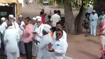 राहुरी: उंबरेत टाळ मृदंग गजर व विठुरायाच्या जयघोषात आषाढी एकादशीनिमित्त  ग्रामप्रदीक्षणा