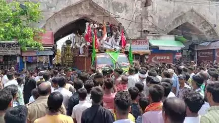 शिया समुदाय के लोगों ने अयोध्या में ताजिया को सरयू नदी में किया सुपुर्द-ए-दरिया
