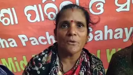 ରାୟଗଡା: ପାଚିକାମାନଙ୍କ ବିଭିନ୍ନ ସମସ୍ୟା,ମାସକୁ ଦରମା ୨୬ହଜାରଟଙ୍କା ସହ ବର୍ଷକୁ ୩ଟିଲୁଗା ସକାଶେ ଗୁଣପୁର ଠାରେ ପ୍ରତିକ୍ରିୟା ରଖିଲେ ସଦସ୍ୟା
