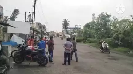 খানাকুল ১: আমোদপুরে গৃহবধূর ঝুলন্ত দেহ উদ্ধার ঘিরে চাঞ্চল্য,খুনের অভিযোগ,আটক স্বামী