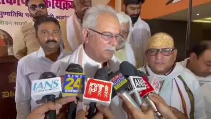 पिंड्रा: बड़ागांव में छत्तीसगढ़ के पूर्व सीएम ने पीएम मोदी के विदेश दौरे पर किया कटाक्ष, कहा- विदेश दौरों का नहीं मिलेगा लाभ