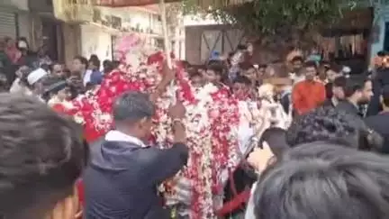 बहराइच: बहराइच में गमगीन माहौल में निकाला गया 10वीं मोहर्रम का जुलूस, भारी पुलिस बल तैनात, 'या हुसैन' की सदाओं से गूंजा शहर