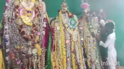 ಸಿಂಧನೂರು: ಮೊಹರಂ ಹಬ್ಬದ ಕೊನೆಯ ದಿನವಾಗಿದ್ದರಿಂದ ಪ್ರಮುಖ ಬೀದಿಗಳಲ್ಲಿ ಪಂಜಾ ಗಳನ್ನು ಮೆರವಣಿಗೆ ಮಾಡಿ ತದನಂತರ ದಫನ್ ಮಾಡಲು ಅದ್ದೂರಿ ಮೆರವಣಿಗೆ
