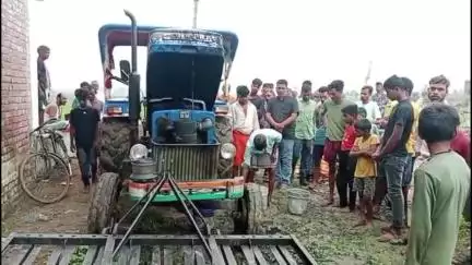 औरंगाबाद: बरवाडीह गांव में असामाजिक तत्वों ने ट्रैक्टर में लगाई आग, प्राथमिकी दर्ज