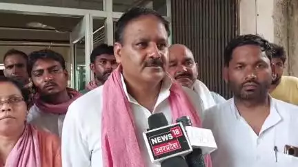 गाज़ीपुर: नसीरपुर गांव के पास हुए सड़क हादसे में 3 की मौत पर जंगीपुर सपा विधायक डॉ वीरेंद्र यादव ने जताया दुःख