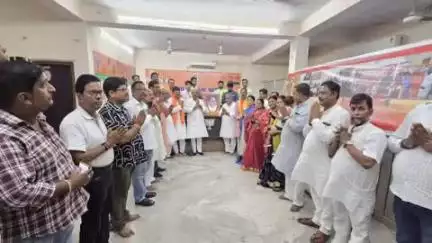 मुशहरी: जुरण छपरा स्थित जिला भाजपा कार्यालय में डॉ. श्यामा प्रसाद मुखर्जी की जयंती पर कार्यक्रम आयोजित