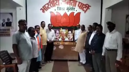 मुंगेली: जिला भाजपा कार्यालय मुंगेली में मनाई गई डॉ श्यामाप्रसाद मुखर्जी की जयंती