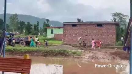 नाहन: बनकला क्षेत्र के 4 गांवों में आवश्यक सेवाएं ठप्प, सड़क बंद होने से ग्रामीण एंबुलेंस से भी वंचित