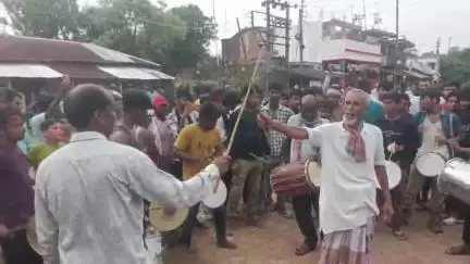 গাজোল: কাটিকান্দর স্পোর্টস এন্ড কালচারাল ফোরামের উদ্যোগে ব্যাপক উৎসাহের মধ্য দিয়ে পবিত্র মহরম উৎসব অনুষ্ঠিত হয়