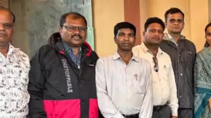 सिवनी: नगरपालिका परिषद सिवनी के वार्ड क्रमांक-11 में सोमवार को होगा मतदान, मतदान दल रवाना