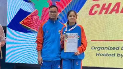 लोहाघाट: नगर लोहाघाट की कराटे खिलाड़ी अनामिका बिष्ट ने साउथ एशियन कराटे चैंपियनशिप में रजत पदक हासिल किया
