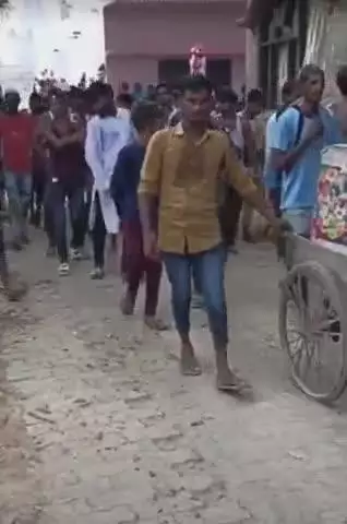 नवाबगंज: बेरहरा में उठे 'या हुसैन' के नारे, ताजिया जुलूस में गूंजा सौहार्द का संदेश