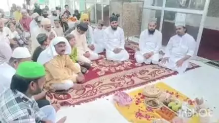 औरैया: शहर में हजरत इमाम हुसैन की शहादत पर निकला मोहर्रम का मातमी जुलूस, हुसैन की शहादत को किया गया याद