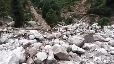 मंडी: एनडीआरएफ व एसडीआरएफ की मदद से पंडोह से पटीकरी तक लापता लोगों की की जा रही तलाश