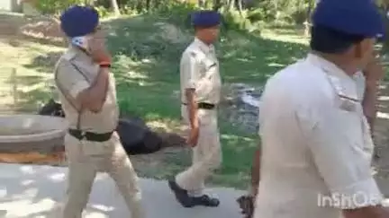 मधेपुर: मधेपुर में ताजिया जुलूस शांतिपूर्ण ढंग से निकालने के लिए एसपी योगेंद्र कुमार के नेतृत्व में निकला फ्लैग मार्च