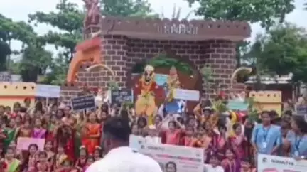 चांदूर बाजार: आषाढी एकादशीनिमित्त चांदूरबाजार येथील शालेय विद्यार्थ्यांनी जयस्तंभ चौकातून काढली  पारंपारिक दिंडी