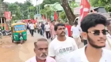 বিশালগড়: ৯ই জুলাই ভারত ধর্মঘটের সমর্থনে মধুপুর বাজারে CPI(M)-র মিছিল