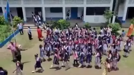 আলিপুরদুয়ার ২: কানুরাম বালিকা বিদ্যালয় নিখিল বঙ্গ শিক্ষক সমিতির সাংস্কৃতিক অনুষ্ঠানে উপচে পড়লো অভিভাবকদের ভিড়