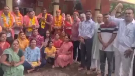 अलीराजपुर: अमरनाथ यात्रा के लिए राजपूत समाज का दल रवाना, राठौर ने कहा- यह आत्मा का शिव से साक्षात्कार है