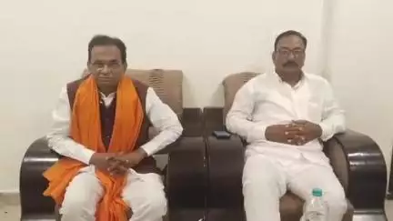बसमत: शासकीय विश्रामगृह वसमतमध्ये शिंदे शिवसेनेच्या पक्षाच्या वतिने पत्रकार परिषद घेण्यात आली