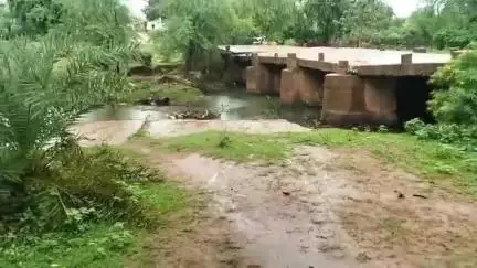 गंडई क्षेत्र के ग्राम कृतबास में विपरीत परिस्थितियों से बचने कृतबास से बुढ़ासागर पहुच धरसा मार्ग मरम्मत की मांग #jansamas