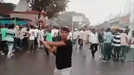 बलियापुर: मोहर्रम की दसवीं पर निकला ताजिया जुलूस, खिलाड़ियों ने दिखाए अस्त्र-शस्त्र