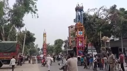 नौगावां सादात: नौगांवा तहसील क्षेत्र में निकाला गया मोहर्रम का जुलूस, चप्पे-चप्पे पर पुलिस तैनात रही