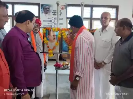 अलीराजपुर: जिले में भाजपा कार्यालय पर मंत्री चौहान की उपस्थिति में डॉ. श्यामा प्रसाद मुखर्जी की जयंती पर कार्यक्रम आयोजित