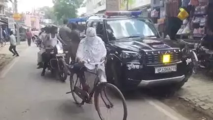 बीकापुर: जाना बाजार में पीआरवी वाहन और ट्रेलर ट्रक के बीच हल्की टक्कर के बाद घंटों चला ड्रामा, दोनों ने आधी-आधी की भरपाई