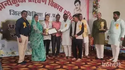 विदिशा नगर: कान्य कुब्ज ब्राह्मण सम्मान समारोह का दुर्गा नगर के कपूर पैराडाइज में आयोजन किया गया।