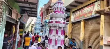 लंभुआ: चांदा थानाक्षेत्र के कोइरीपुर कस्बे से मोहर्रम पर निकाला गया अलम का जुलूस