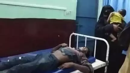 बिसवां: सेमरा कला गांव में खेत की मेड के विवाद में दबंगों ने एक युवक को घेराबंदी कर लाठी-डंडों से पीटकर किया घायल