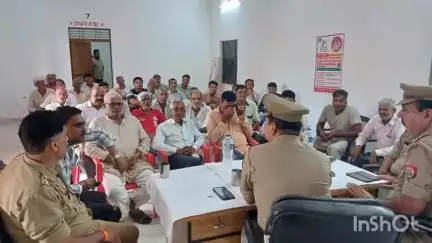 बागपत: महाशिवरात्रि के पर्व को लेकर बालैनी पुलिस ने बुडसैनी गांव के ग्रामीणों के साथ की बैठक