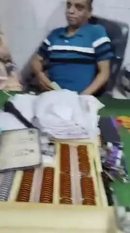 महोबा: महोबा जिला अस्पताल में रिश्वतखोरी का वीडियो वायरल, नेत्र परीक्षण अधिकारी पर लगे गंभीर आरोप