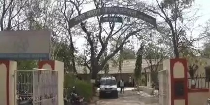 उत्तर सोलापूर: सिद्धार्थ चौकातील एका बीअर शॉपीमध्ये दारू विकत असल्याच्या कारणावरून चालकावर सदर बझार पोलिसात गुन्हा दाखल...