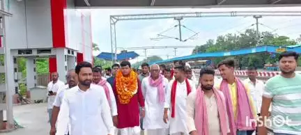 बैरिया: डॉ. अवनीश कुमार यादव बने समाजवादी लोहिया वाहिनी के राष्ट्रीय सचिव, सुरेमनपुर में कार्यकर्ताओं ने किया भव्य स्वागत