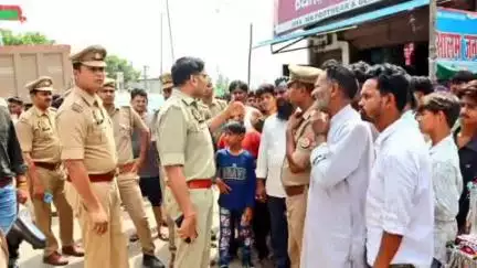 मनकापुर: 10वीं मोहर्रम के जुलूस को सकुशल संपन्न कराने के लिए मसकनवा में पुलिस अधीक्षक ने सुरक्षा व्यवस्था का लिया जायजा