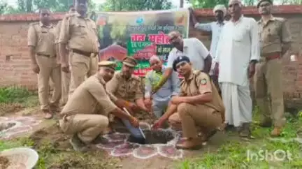 नानपारा: अब्दुल्लागंज रेंज में 'एक पेड़ मां के नाम' कार्यक्रम के तहत वृक्षारोपण कार्यक्रम का हुआ आयोजन