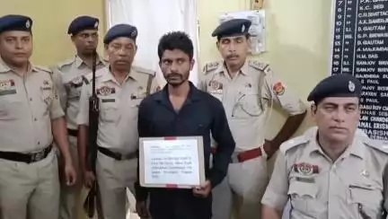 মোহনপুর: চুরি যাওয়া স্বর্ণালঙ্কার সহ এক চোরকে গ্রেপ্তার করল পূর্ব থানার পুলিশ