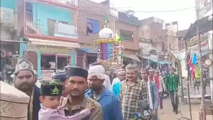 घुवारा: भगवां में निकले ताजिए, इमाम हसन-हुसैन की शहादत को किया गया याद
