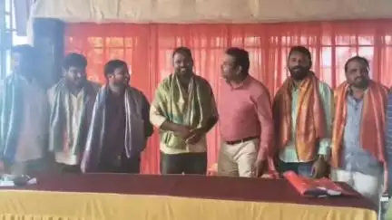 అసిఫాబాద్: ఐక్యంగా ఉండి హక్కులను సాధించుకోవాలి:టీయూడబ్ల్యూజే ఐజేయూ జిల్లా అధ్యక్షుడు అబ్ధుల్ రహమాన్