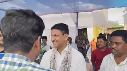 নানুর: মহরম উপলক্ষে বাসাপাড়ায় মহরম কমিটি দের জল ও পোশাক দিয়ে শান্তির বার্তা দিলেন কাজল সেখ