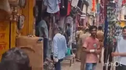 सादाबाद: शहर में मोहर्रम पर निकाला गया ताजिया जुलूस, सुरक्षा को लेकर अधिकारी रहे मौजूद