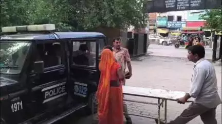 एटा: बाजार से साइकिल पर लौट रहे 55 वर्षीय बुजुर्ग को तेज रफ्तार कार ने थाना रिजोर के समीप टक्कर मारी, गंभीर घायल