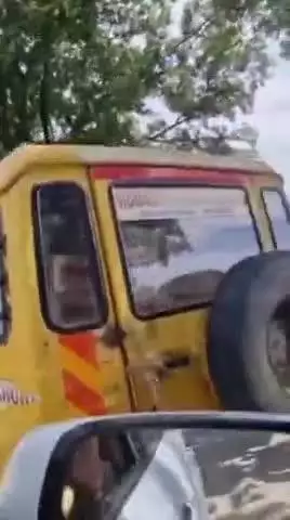 नौगढ़: सिद्धार्थ पब्लिक स्कूल की वैन में शराब ले जाने का वीडियो सोशल मीडिया पर हुआ वायरल