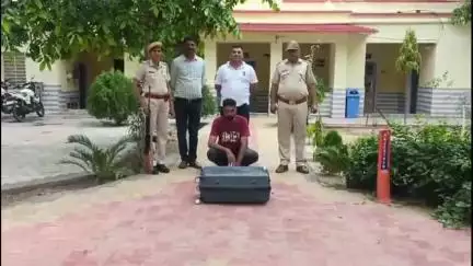 सूरजगढ़: पिलानी पुलिस ने पंजाब के तस्कर को किया गिरफ्तार, आरोपी के कब्जे से 13.830 किलो अवैध डोडा-पोस्त किया ज़ब्त