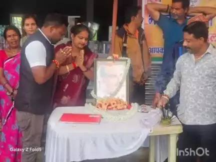 जगदलपुर: भाजपा मंडल नगरनार में भाजपा कार्यकर्ताओं ने डॉ. श्यामा प्रसाद मुखर्जी की जन्म जयंती पर श्रद्धांजलि दी