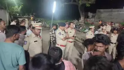 నారాయణపేట్: మొహరం పండుగ సందర్భంగా ఉట్కూరు మండల కేంద్రంలో బందోబస్తు ఏర్పాట్లను పరిశీలిస్తున్న డిఎస్పి నల్లపు లింగయ్య